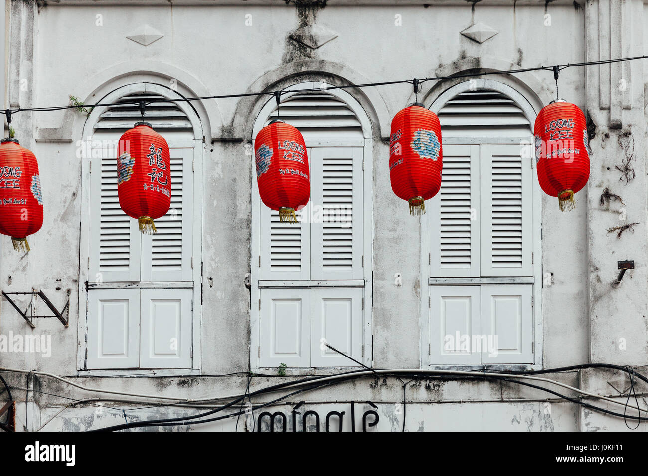 Kuala Lumpur, Malaysia - 14. September 2016: Fassade des historischen Gebäudes verziert mit roten Lampions im Bereich Chinatown des Ku gelegen Stockfoto