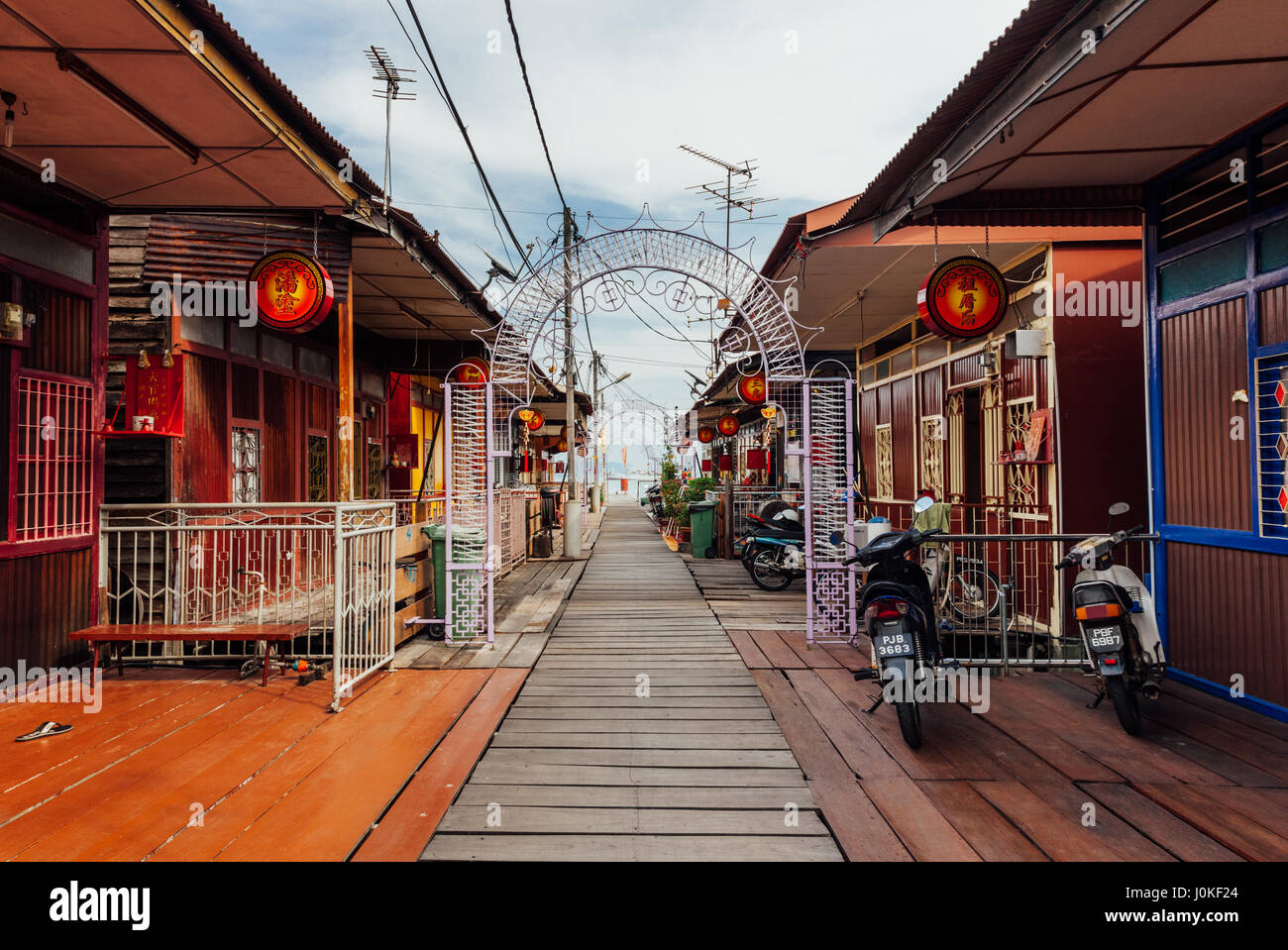George Town, Malaysia - 27. März 2016: Erbe Pfahlbauten von Kauen Clan Jetty, George Town, Penang, Malaysia am 27. März 2016. Stockfoto