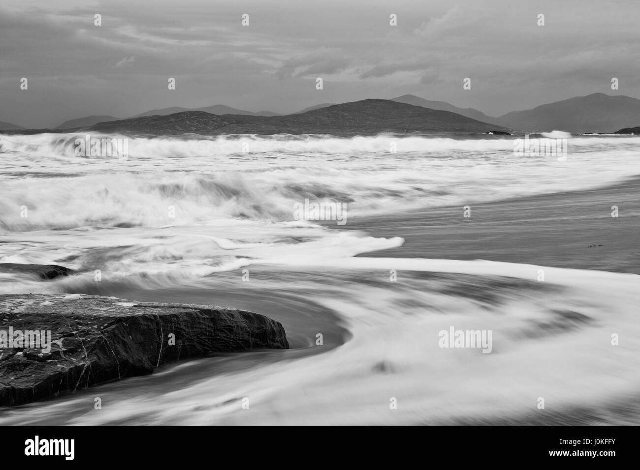 Borve Strand mit Wellen, Isle of Harris Stockfoto