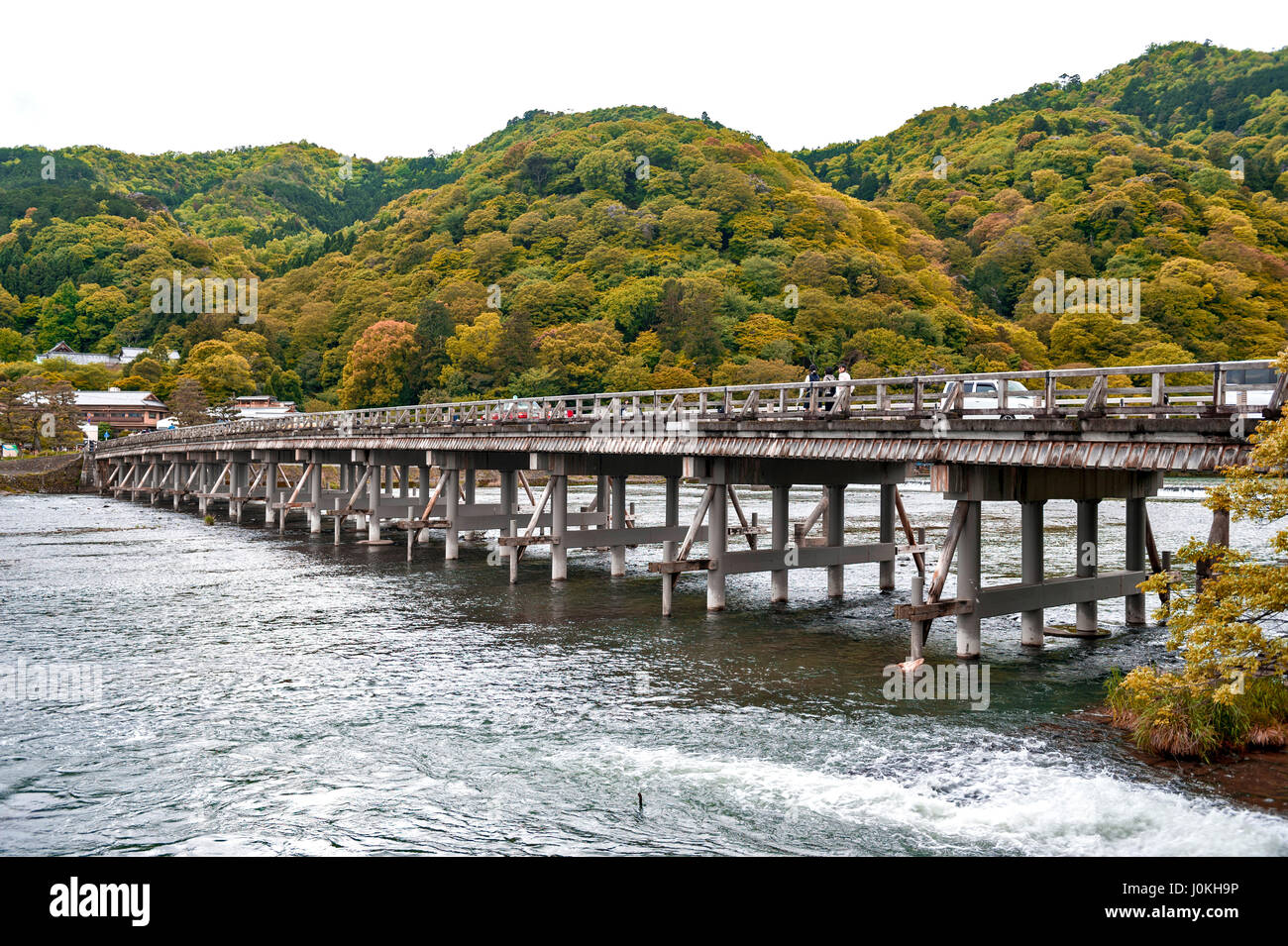 Historische Togetsu-Kyo Brücke über Katsura Fluss in Arashiyama, Kyoto, Japan Stockfoto