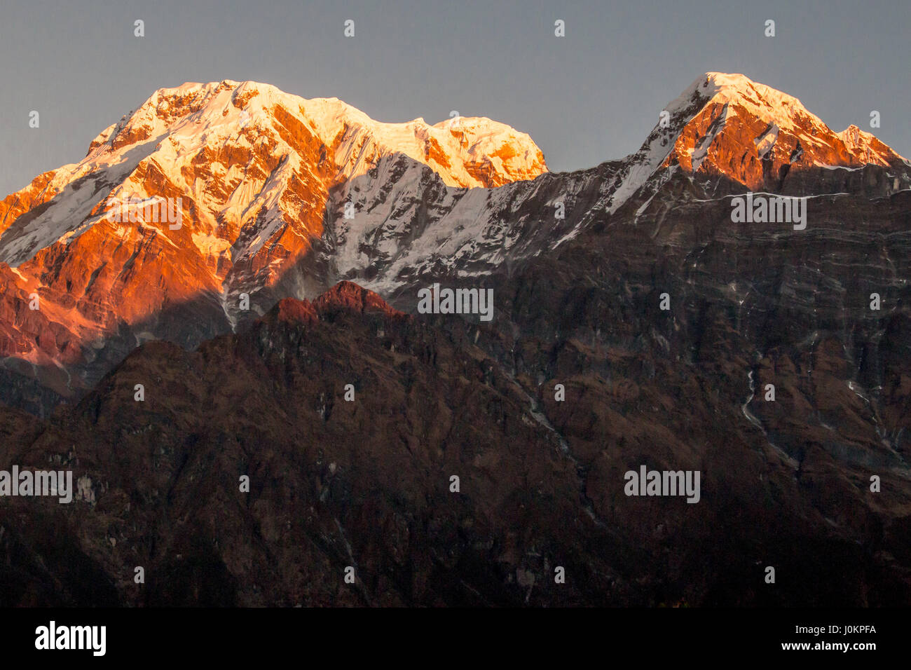 Die schöne Abendrot am Himalaya in der Nähe des Annapurna I und II Stockfoto