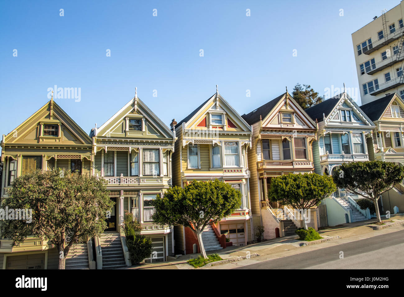 Painted Ladies viktorianischen Häusern Zeile am Alamo Square - San Francisco, Kalifornien, USA Stockfoto