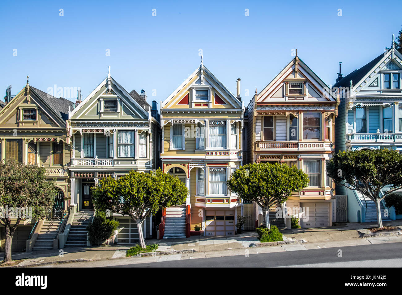 Painted Ladies viktorianischen Häusern Zeile am Alamo Square - San Francisco, Kalifornien, USA Stockfoto