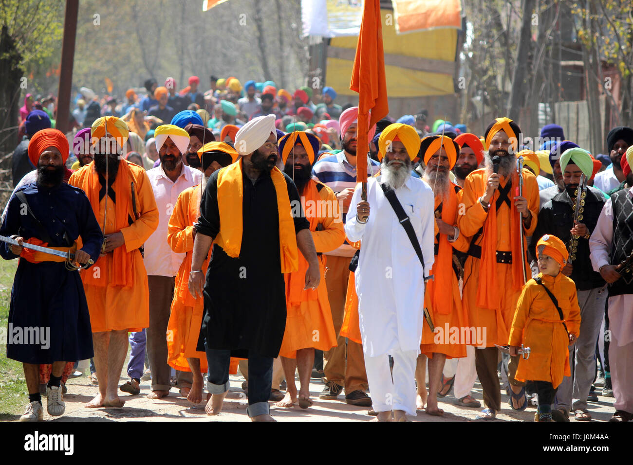 Anantnag, Indien. 14. April 2017. Kashmiri Sikh feiert Baisakhi in  Chattisinghpora Anantnag einige 55 km von Srinagar Sommer Hauptstadt von  Kaschmir. Das Festival hat besondere Bedeutung für Sikhs, da es der Tag