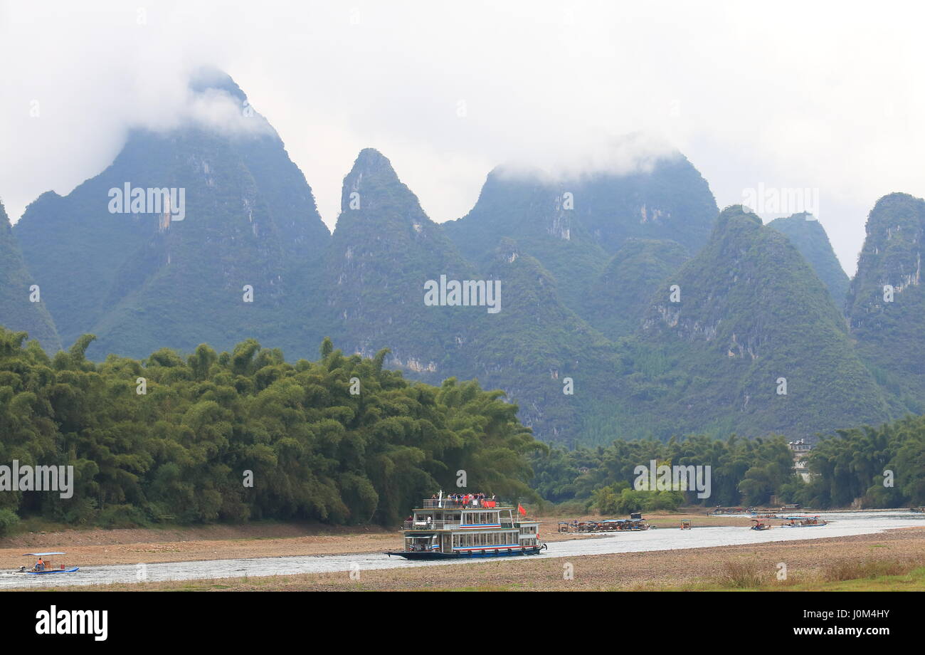 Malerischen Li-Fluss Kreuzfahrt Landschaft in Xingping China. Stockfoto
