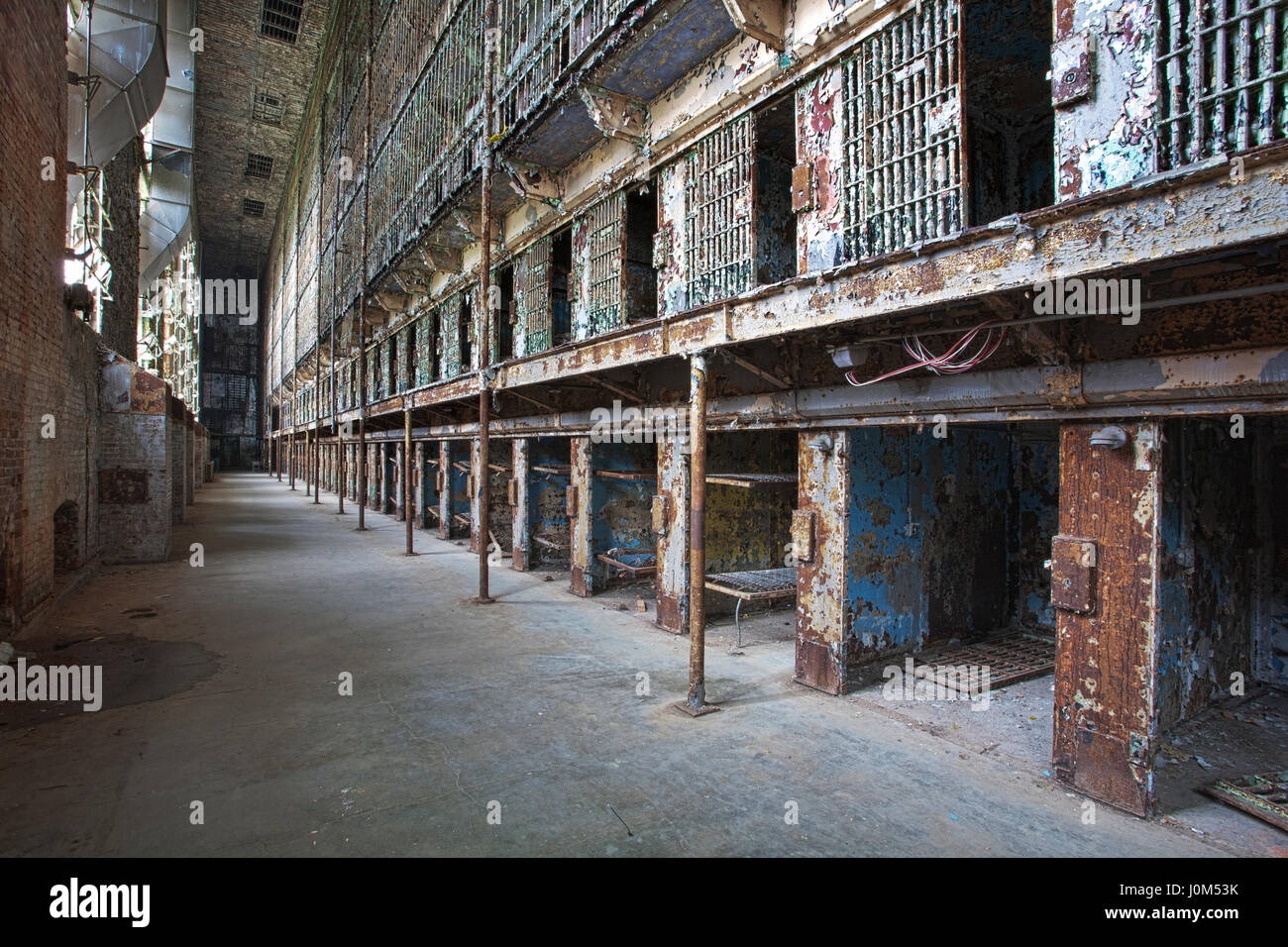 Zellenblock der Innenseite eines alten Gefängnisses nicht mehr in Gebrauch Stockfoto