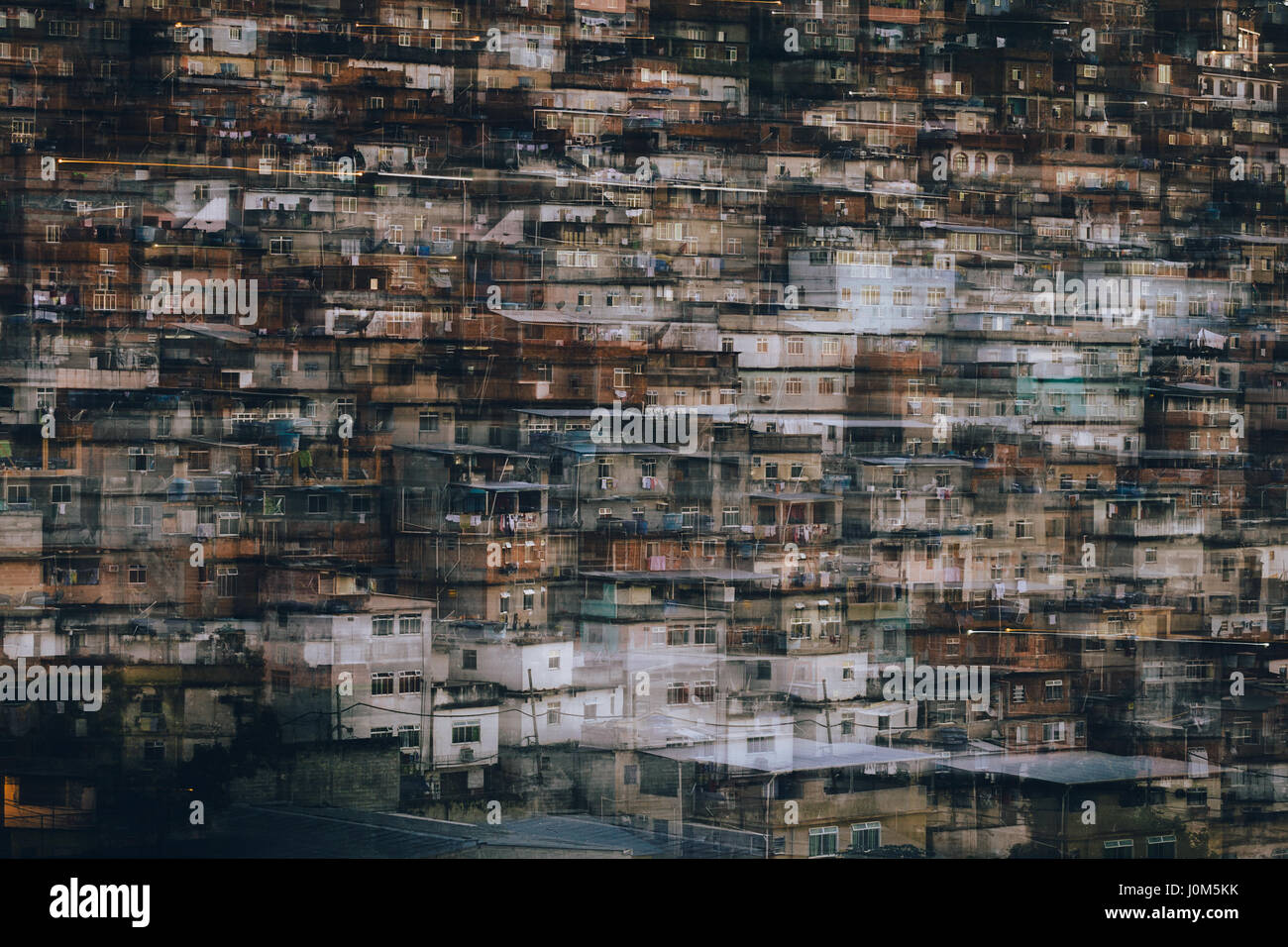Langzeitbelichtung der Cantagalo Favela in Rio De Janeiro, Brasilien Stockfoto