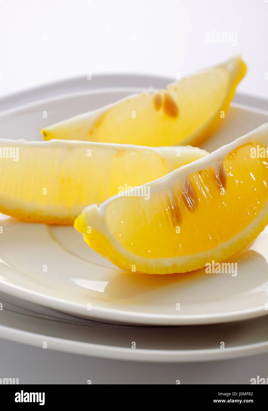 Zitrone Obst Teile lagen auf weißen Teller Stockfoto