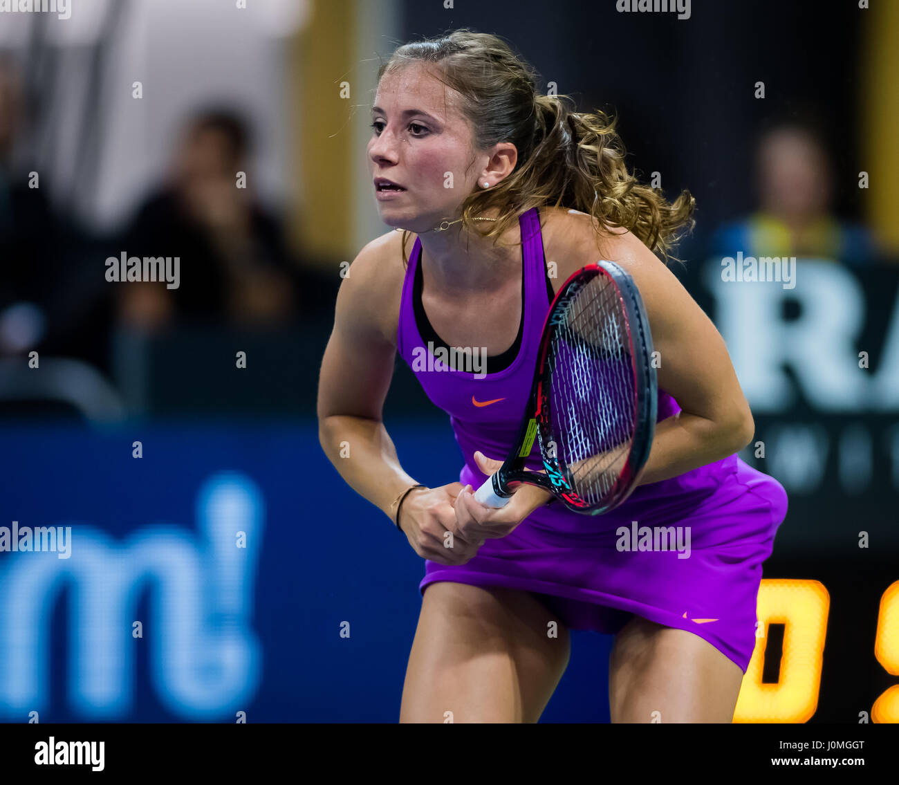 BIEL, Schweiz - APRIL 10: Annika Beck in Aktion beim Tennisturnier 2017 Ladies Open Biel WTA International Stockfoto