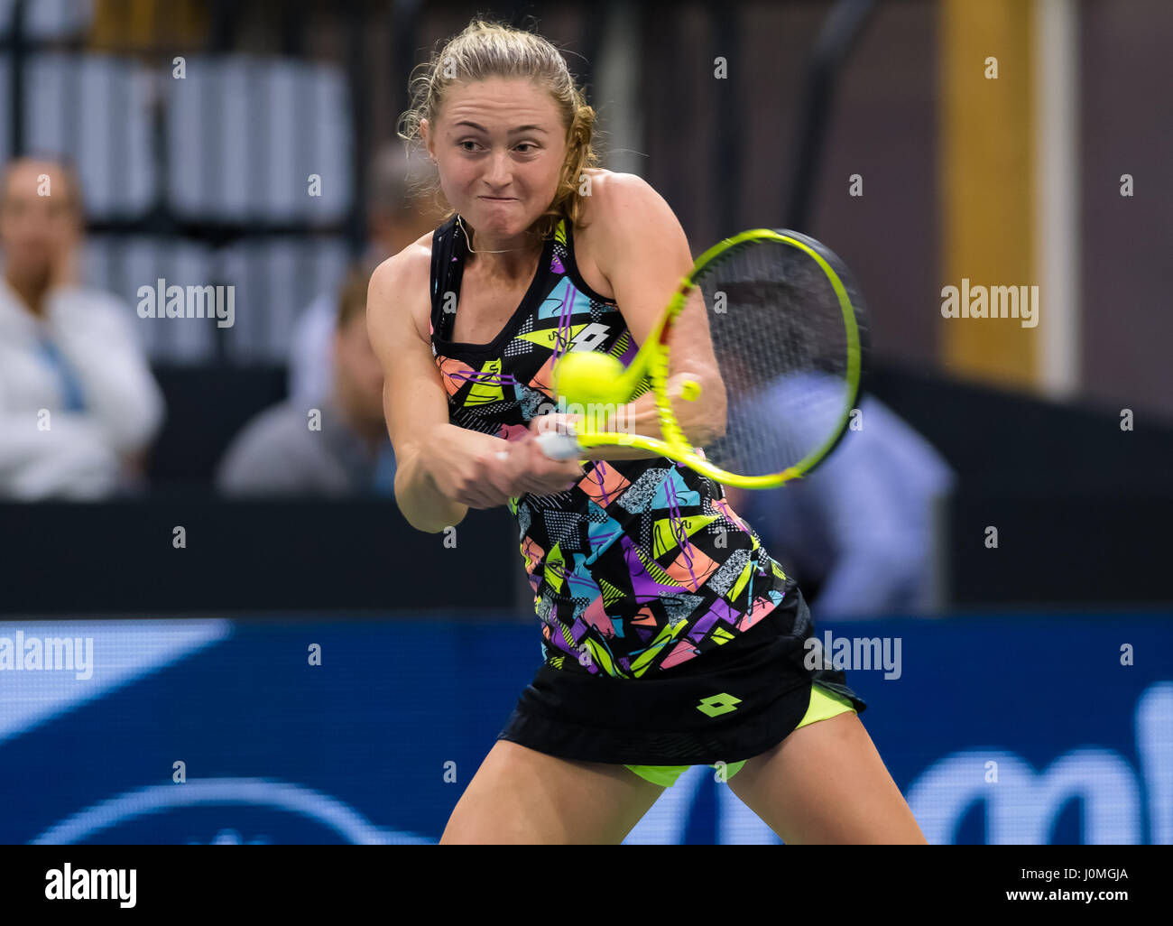 BIEL, Schweiz - APRIL 9: Aliaksandra Sasnovich in Aktion bei der 2017-Ladies Open Biel WTA International-Tennis-Turnier Stockfoto