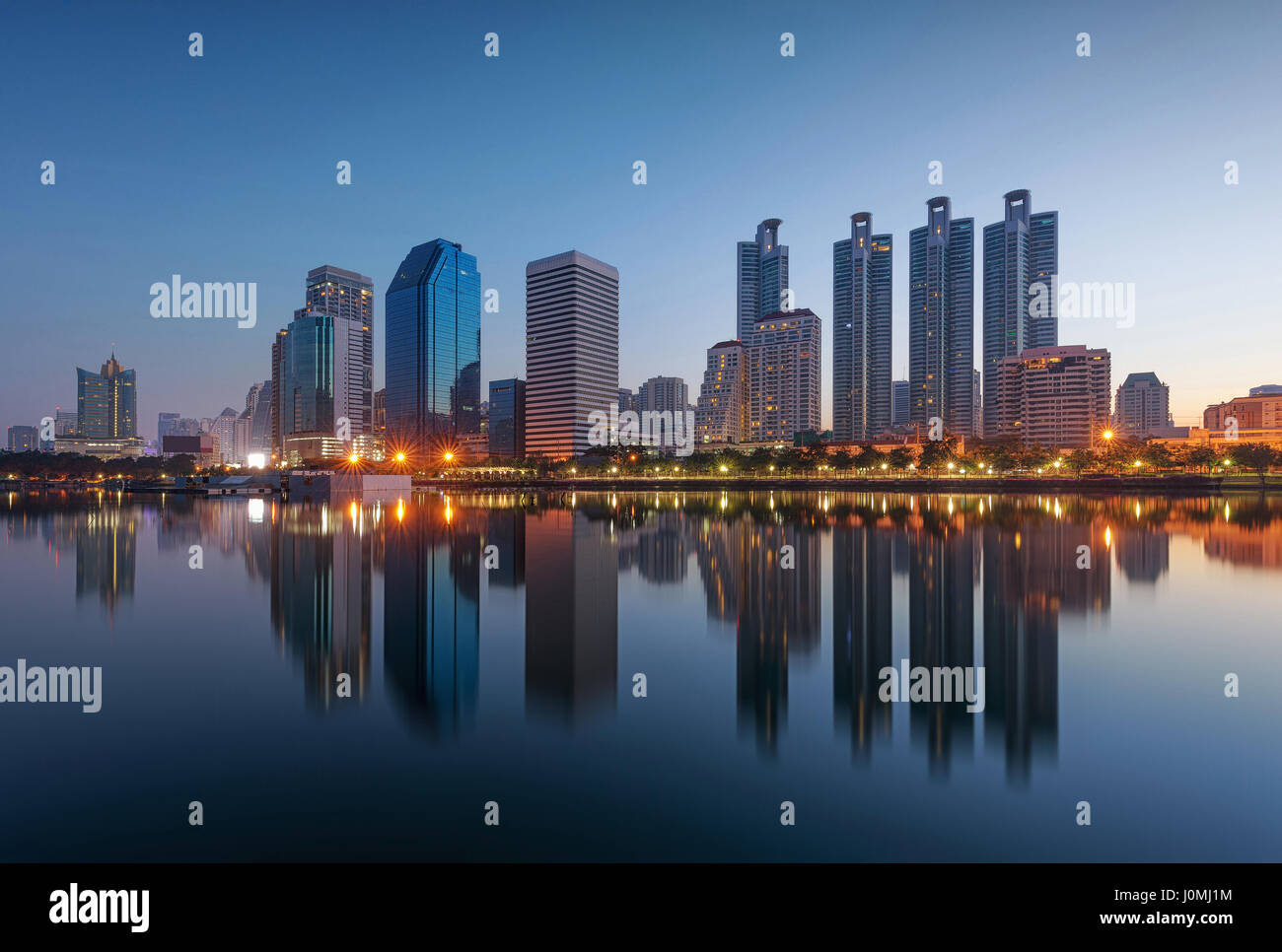 Bangkok-Wolkenkratzer, Benjakiti Park, Thailand Stockfoto