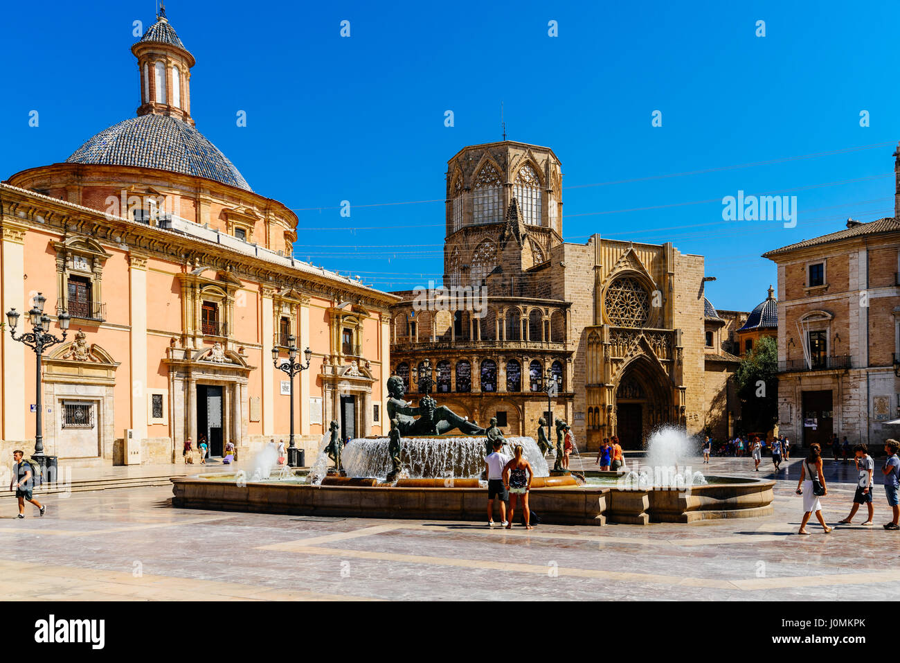 VALENCIA, Spanien - 1. August 2016: Plaza De La Virgen (Domplatz) ist ein großer Platz in Valencia befindet sich in zentraler Lage der Stadt. Stockfoto