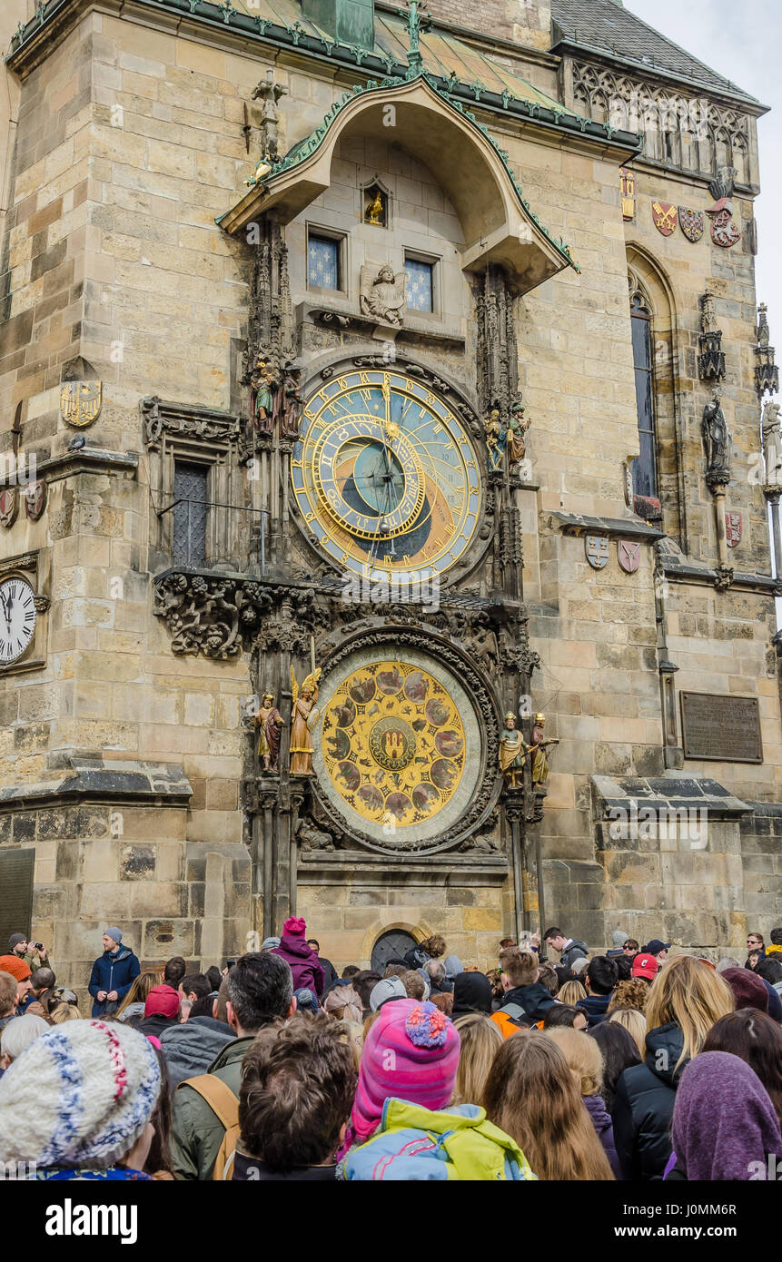 Die Prager astronomische Uhr wurde im Jahre 1410, damit die drittälteste astronomische Uhr der Welt und die älteste noch in Betrieb installiert. Stockfoto