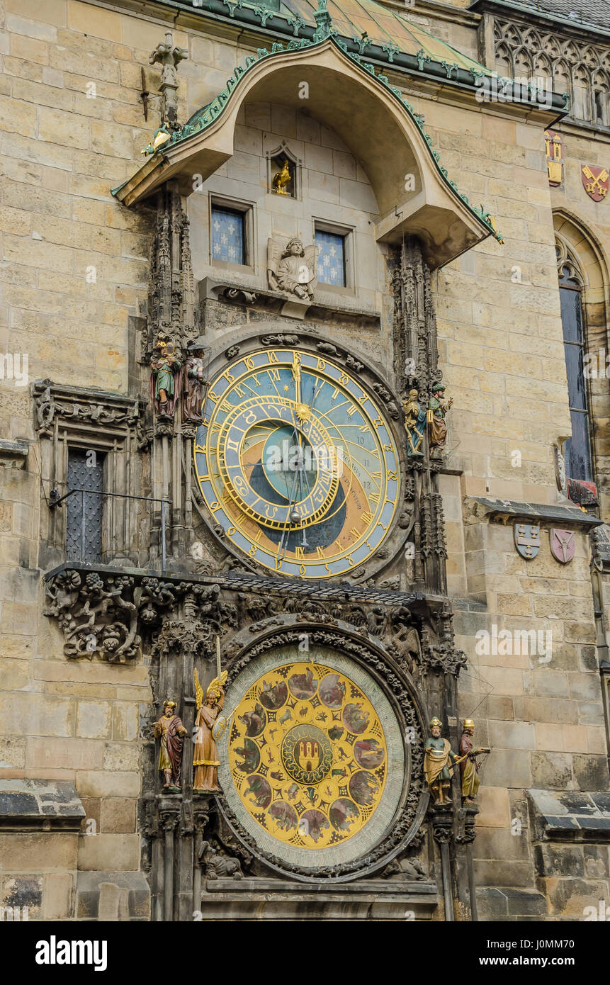 Die Prager astronomische Uhr wurde im Jahre 1410, damit die drittälteste astronomische Uhr der Welt und die älteste noch in Betrieb installiert. Stockfoto