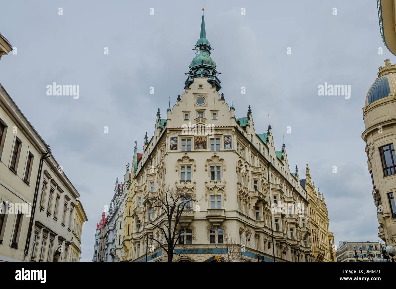 Eines der schönsten Gebäude in Prag, Hotel Paris ist das Werk des Architekten Jan Veirych. Abgeschlossen im Jahr 1904, verfügt über Elemente des Jugendstils Stockfoto