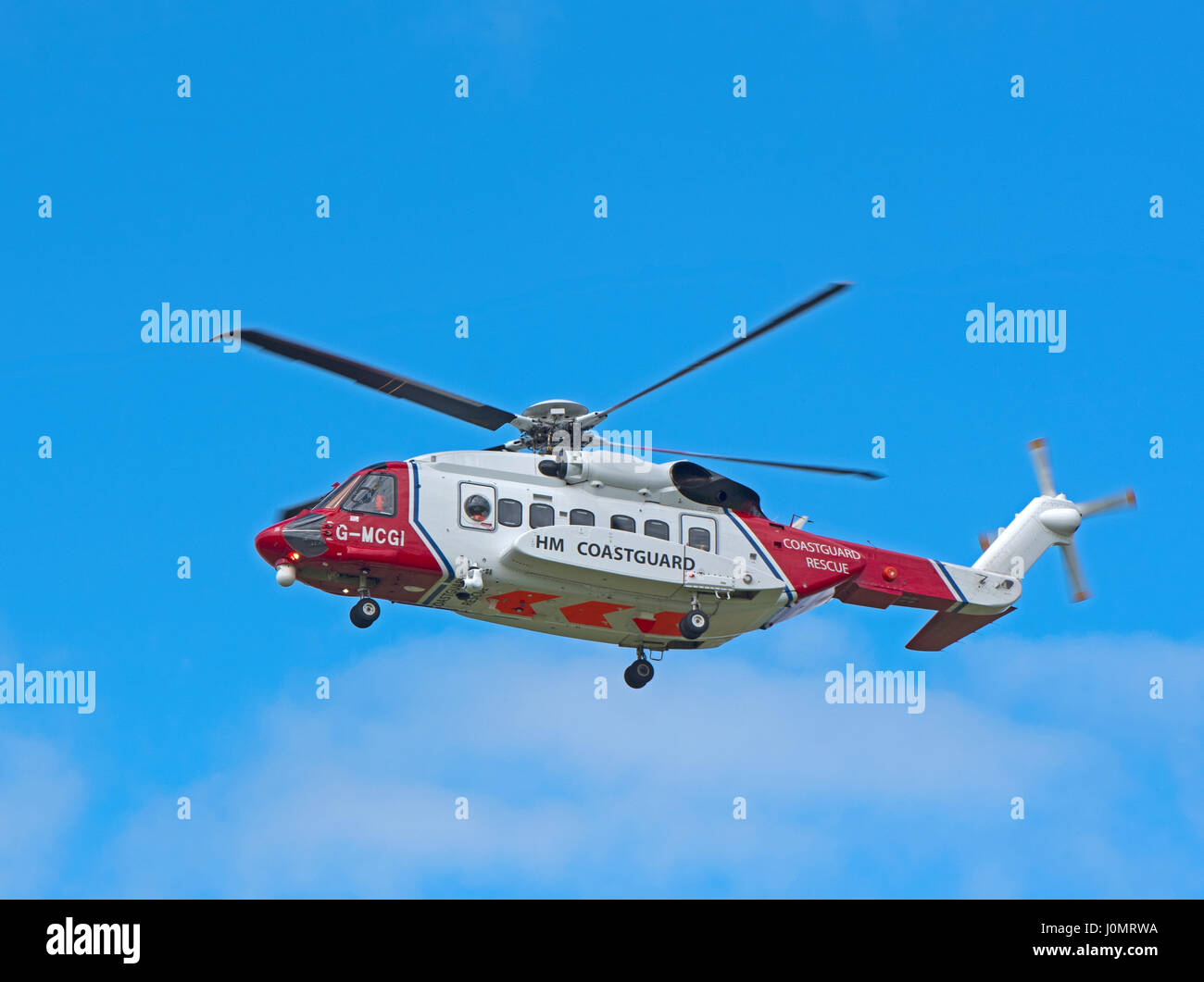 UK Küstenwache Sikorsky S-92a Hubschrauber G-MCGI Inverness Dalcross Flughafen Basis auf einen Notfall Callout abfliegen. Stockfoto