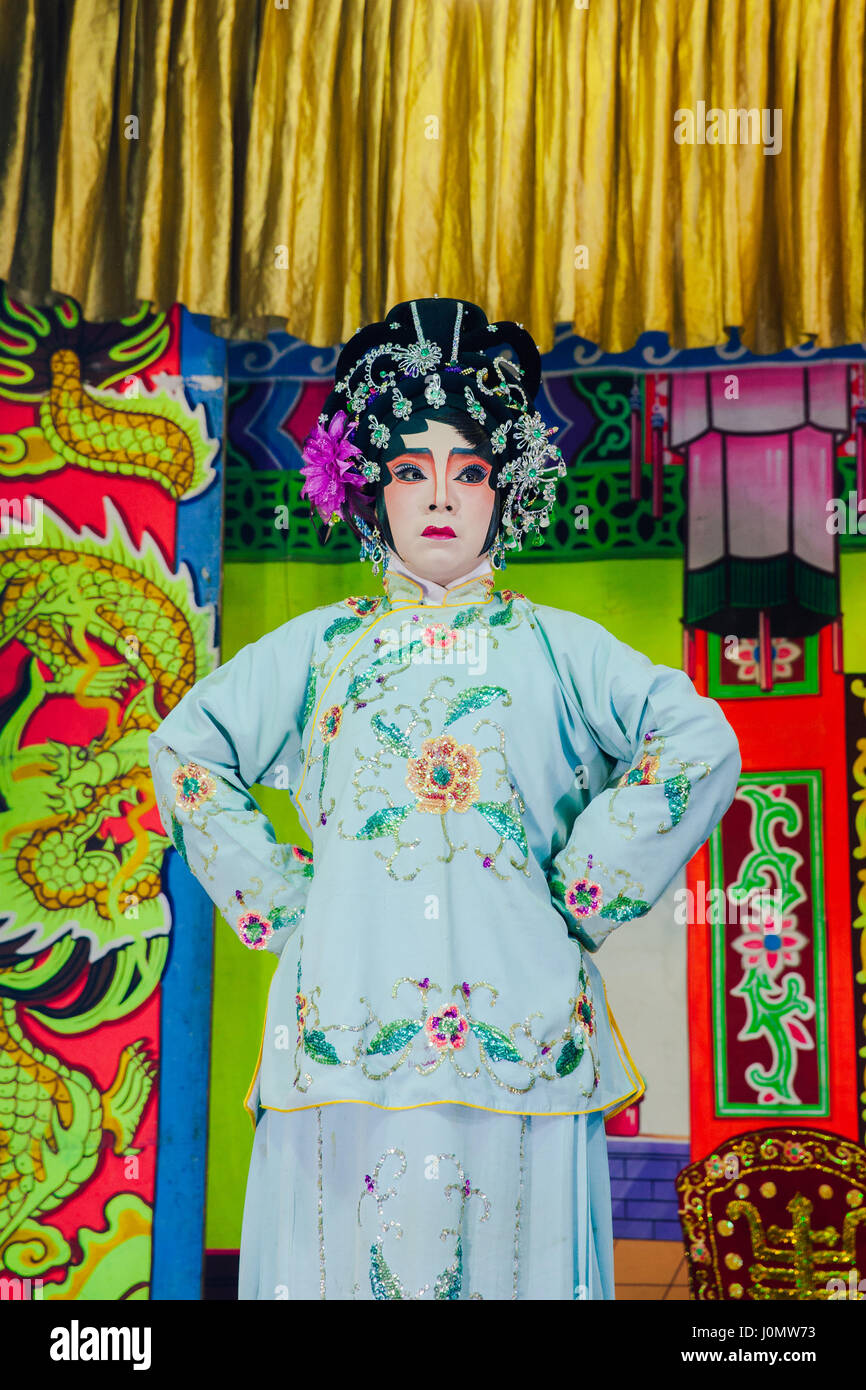 George Town, Malaysia - 26. März 2016: Schauspieler spielen traditionelle chinesische Oper auf das Straßenbild, George Town, Penang, Malaysia am 26. März 2016. Stockfoto