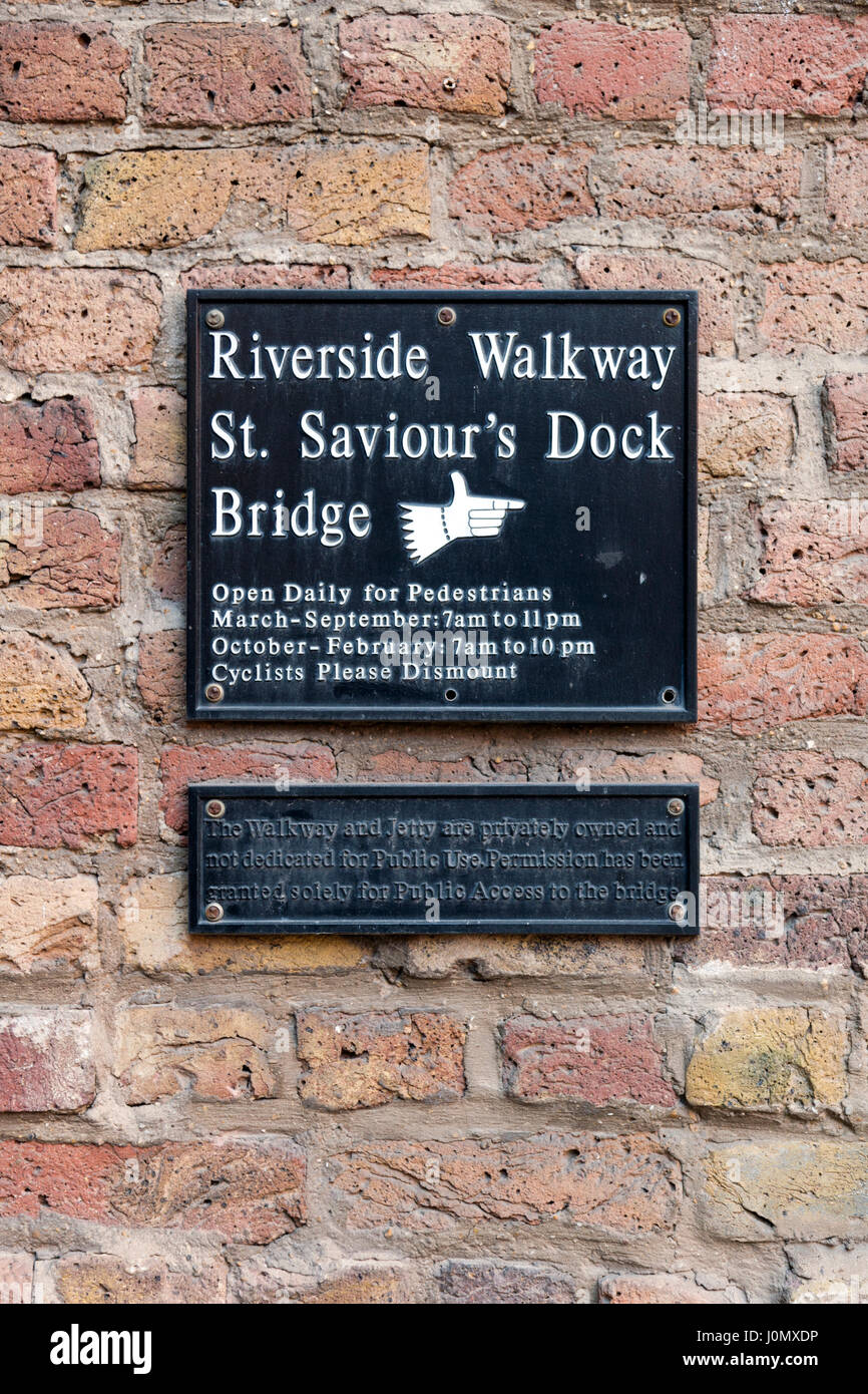 Melden Sie sich St. Saviour Dock Brücke Mill Street, London, London Borough of Southwark, UK Stockfoto