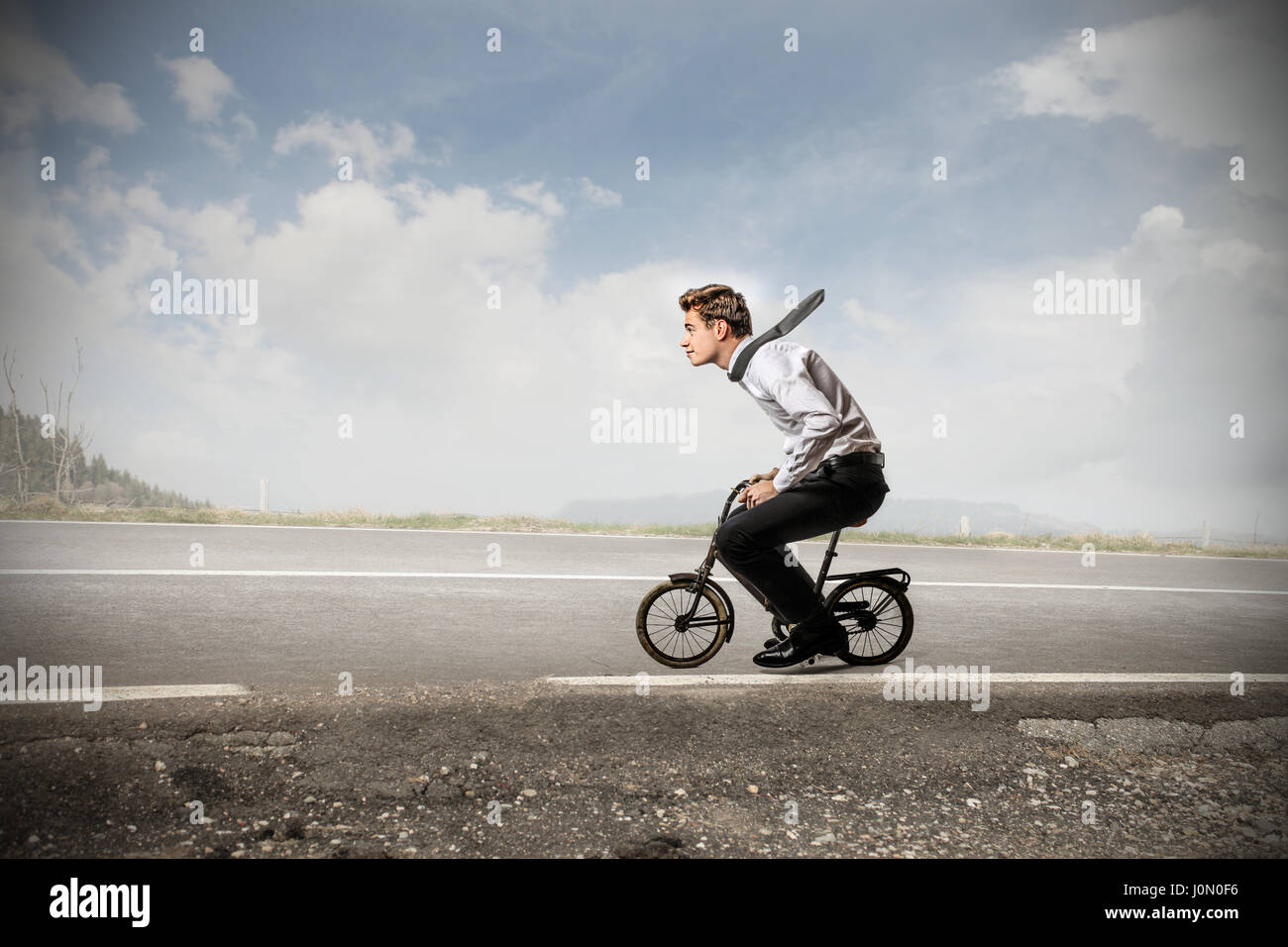 Geschäftsmann auf Mini Bike Stockfoto