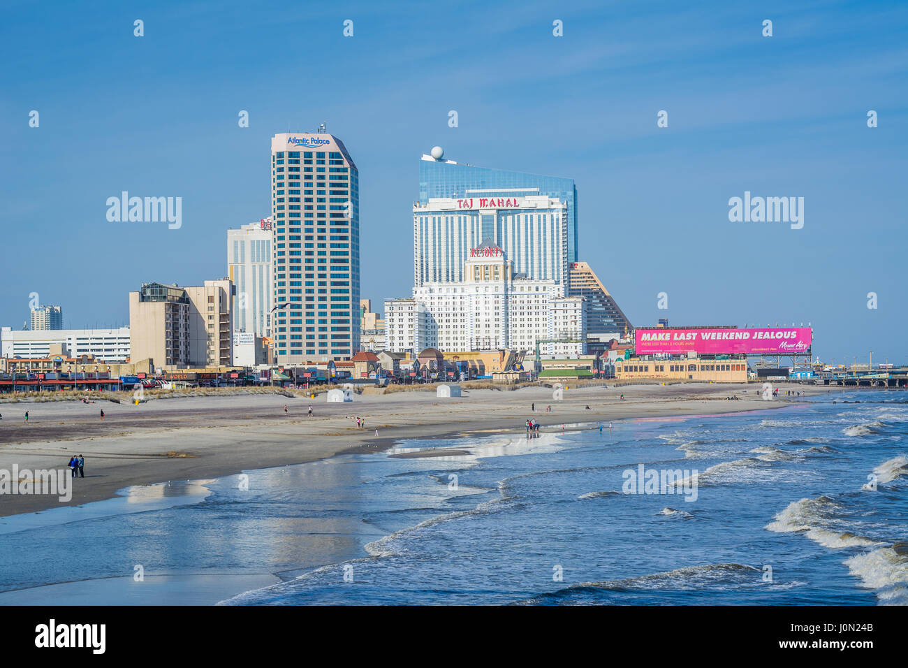 Blick auf den Strand und die Gebäude in Atlantic City, New Jersey. Stockfoto