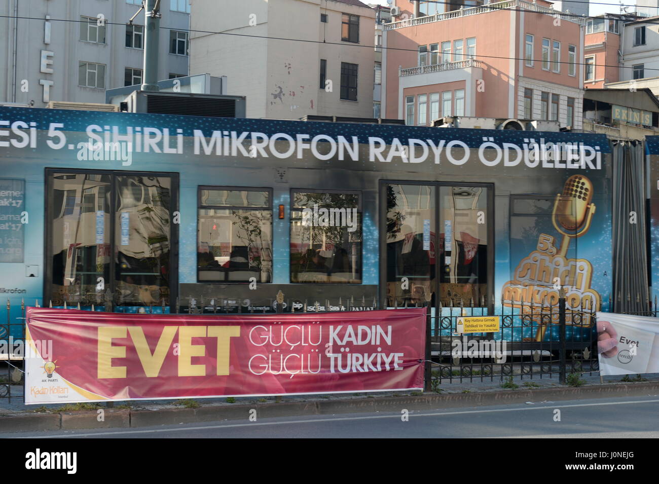 Istanbul, Türkei. 15. April 2017. Istanbul einen Tag vor dem Referendum. Der Wahlkampf heute im Endspurt. Kredit: Franz Perc / Alamy Live News Stockfoto