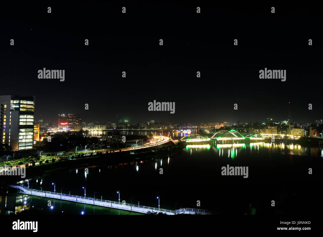 Nachtansicht des Hatirjheel-Projekts. Dhaka, Bangladesch Stockfoto