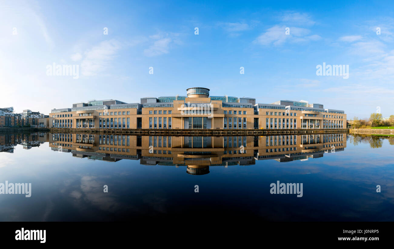 Außenansicht des Victoria Quay Büros der schottischen Regierung in Leith, Edinburgh, Schottland, Vereinigtes Königreich. Stockfoto Außenansicht des Victoria Quay Büros der schottischen Regierung in Leith, Edinburgh, Schottland, Vereinigtes Königreich. Stockfoto