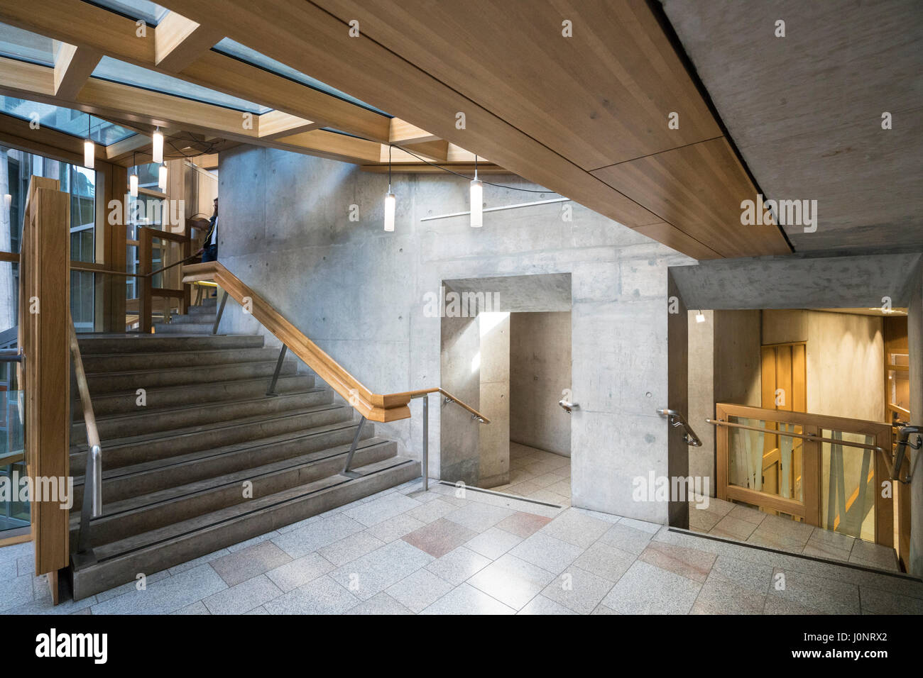 Ansicht der Innenarchitektur des schottischen Parlamentsgebäudes in Holyrood, Edinburgh, Schottland, Vereinigtes Königreich Stockfoto