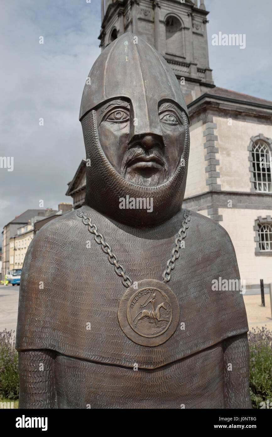 Strogbow hautnah, "Ehe von Strongbow und Aoife" Skulptur im Bischöflichen Palast Garten in der Stadt Waterford, County Waterford, Irland (Eire). Stockfoto