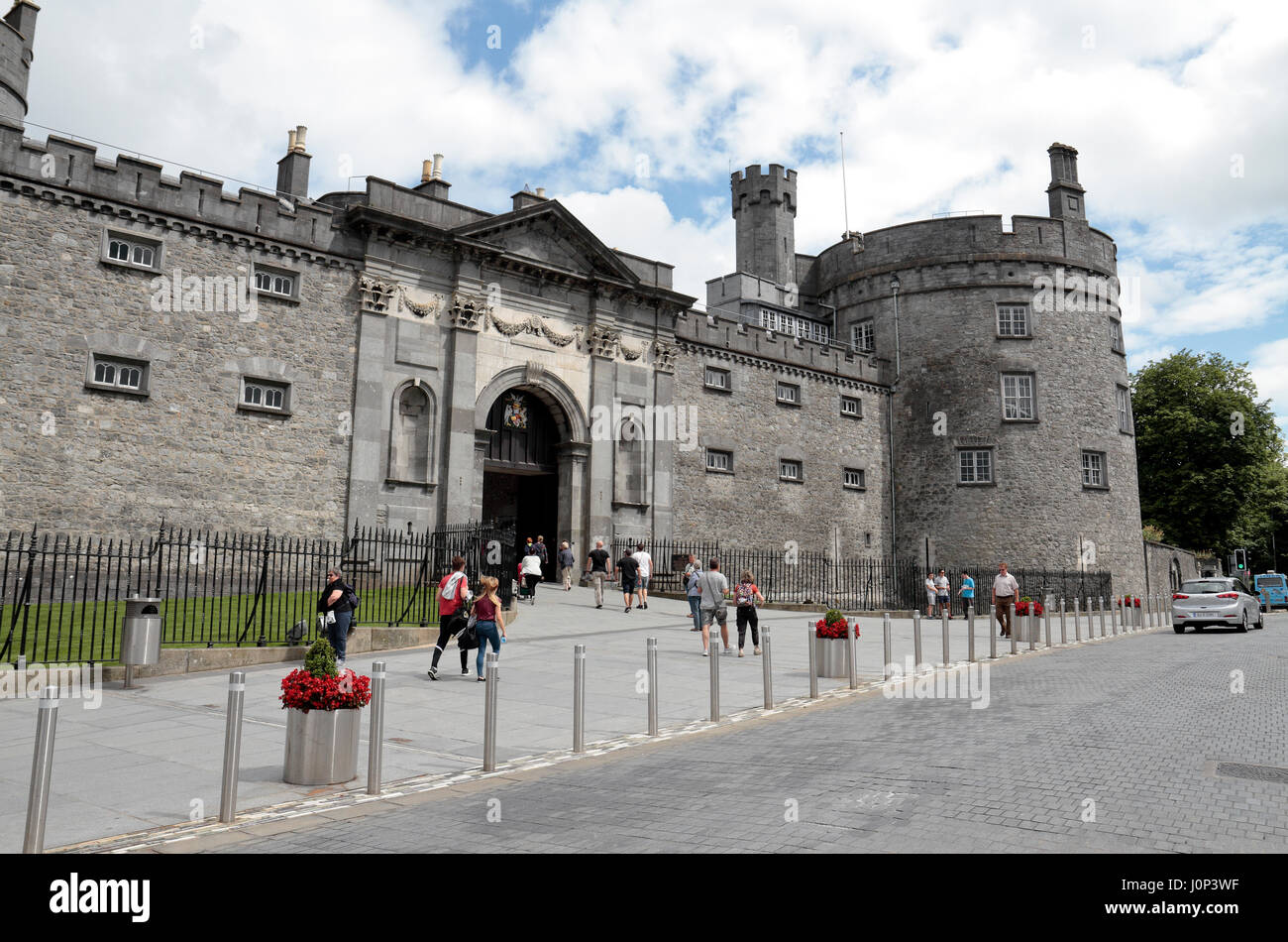Haupteingang zum Kilkenny Castle, Kilkenny, Irland (Eire). Stockfoto