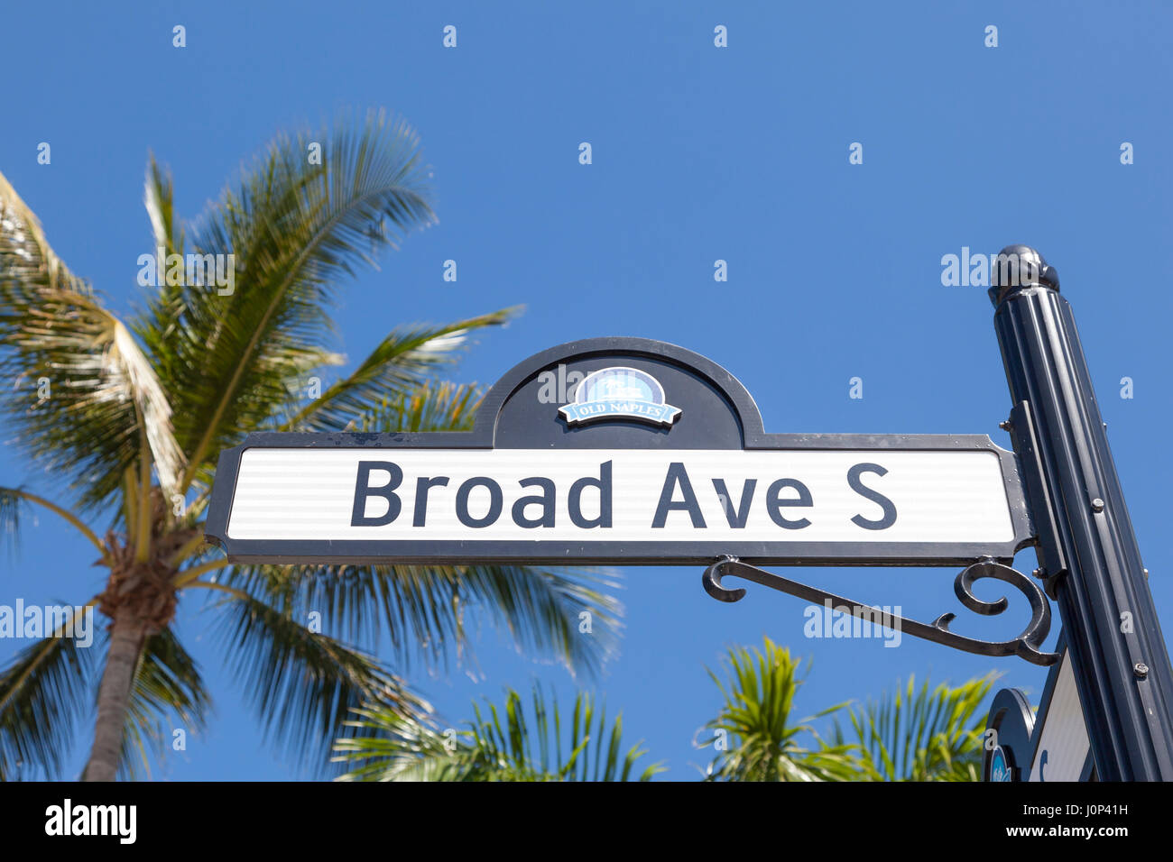 Das breite Avenue South Zeichen in der Stadt Neapel. Florida, United States Stockfoto