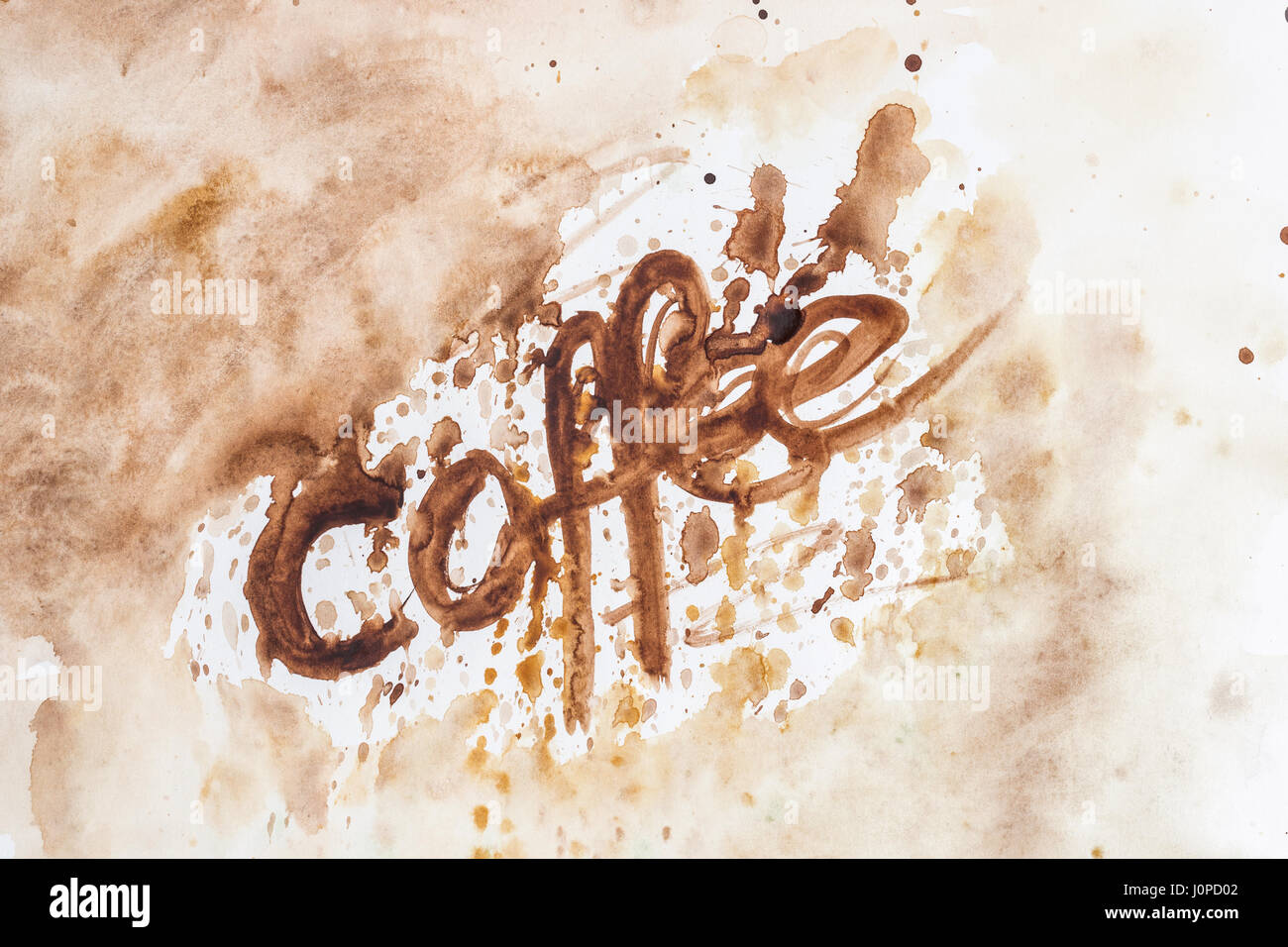 Die Inschrift des Kaffees auf dem Papier mit schwarzen Kaffee eingefärbt. Die Inschrift wird durch das Eis der Maische Kaffee gemacht. Lieblings-Drink. Stockfoto