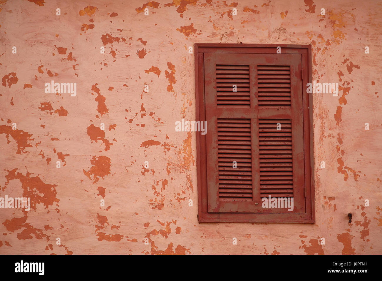 Fensterläden auf die Insel Gorée Stockfoto