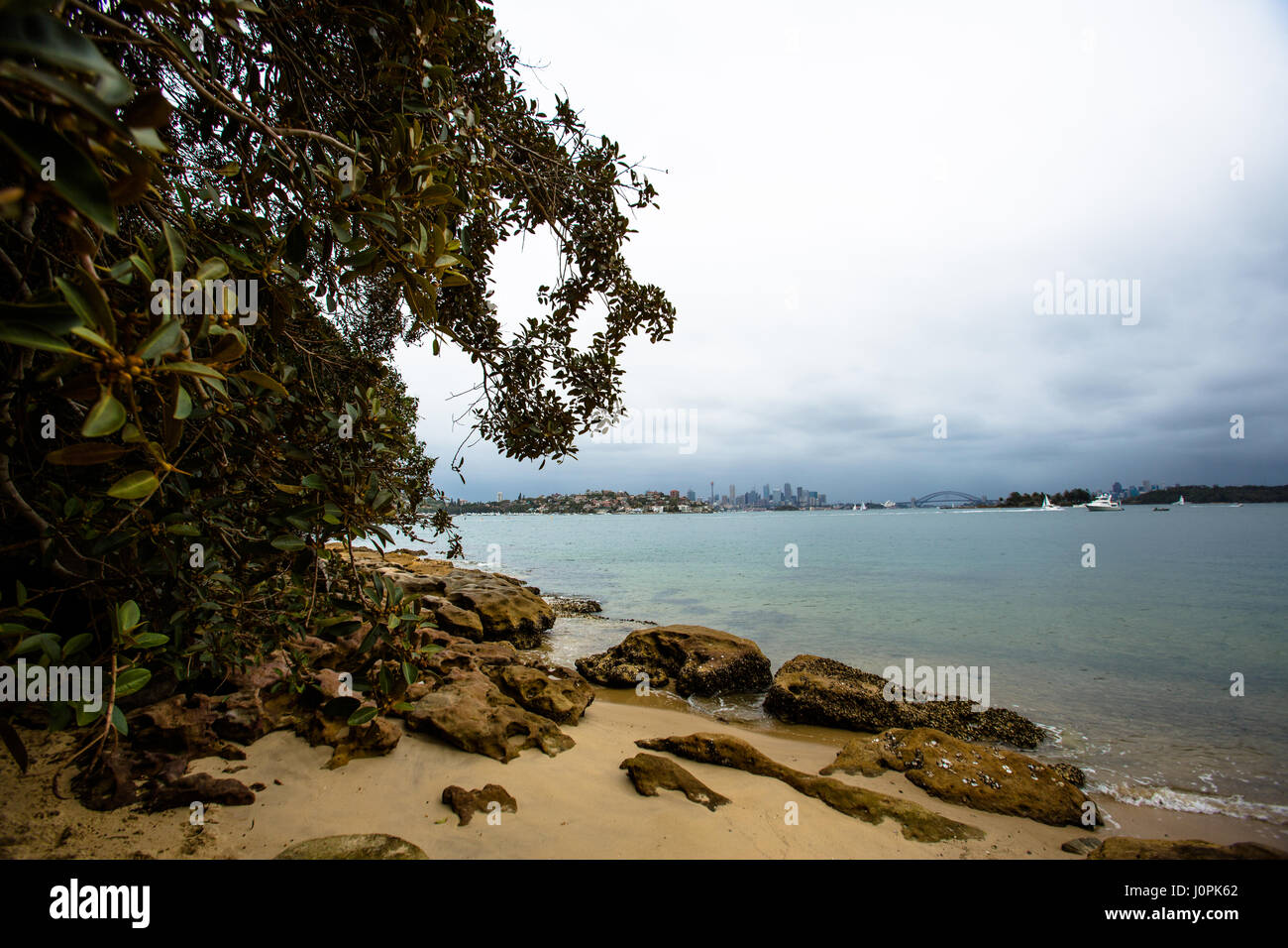 Der Strand und der Sydney Cove von Einsiedler Bay in den östlichen Vororten Stockfoto