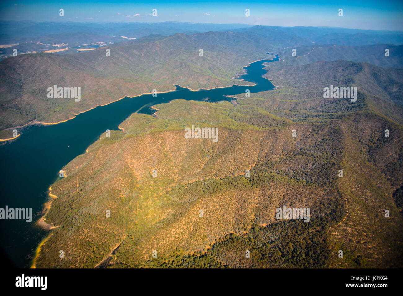 Eine Luftaufnahme des Sees Dartmouth in der Great Dividing Range, Australien Stockfoto