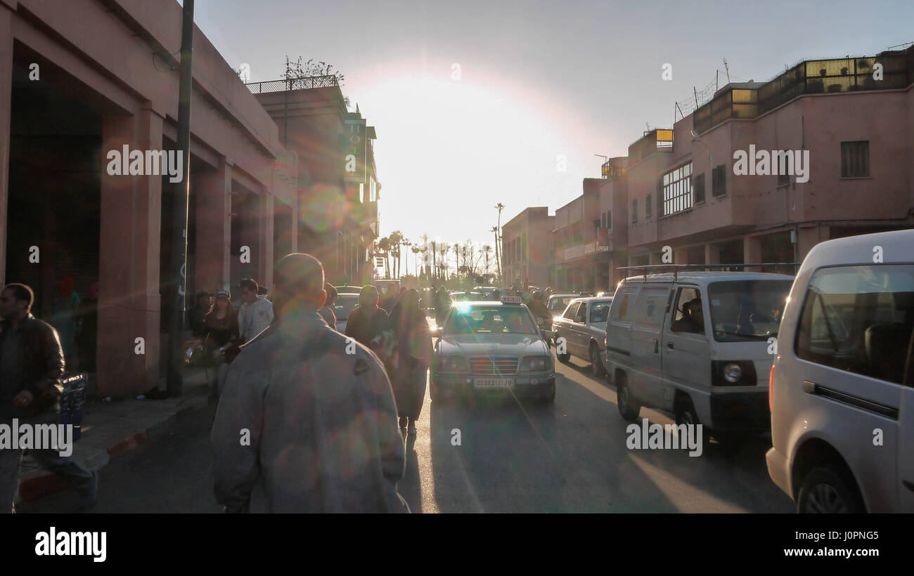 Rush Hour bis zum Sonnenuntergang in Marrakesch in Marokko Stockfoto