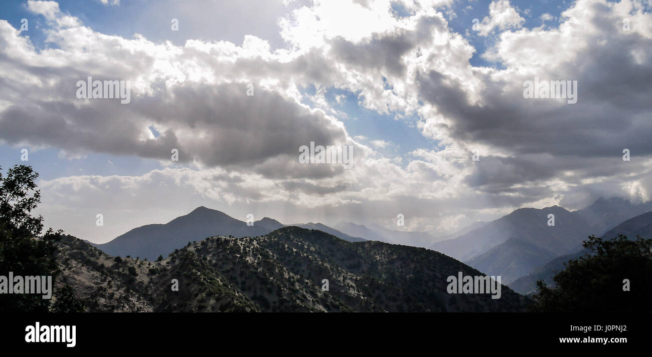 Foto von Atlas-Gebirge in Marokko mit einer Fahrt zum Pass Tizi-n-test Stockfoto