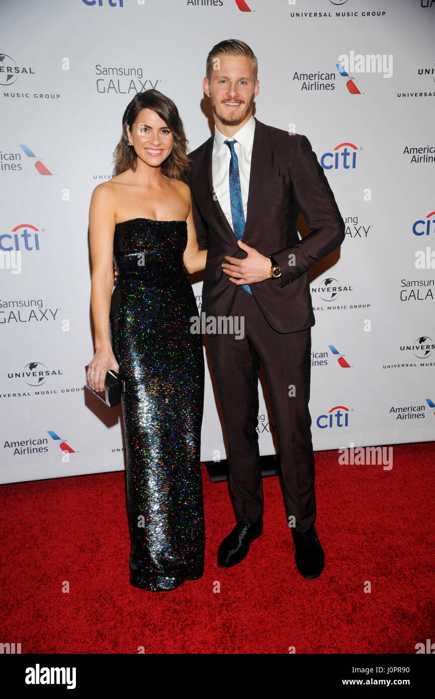 Alexander Ludwig (r) besucht die Universal Music Group 2015 Post GRAMMY Party in The Ace Hotel Downtown LA am 8. Februar 2015 in Los Angeles, Kalifornien. Stockfoto