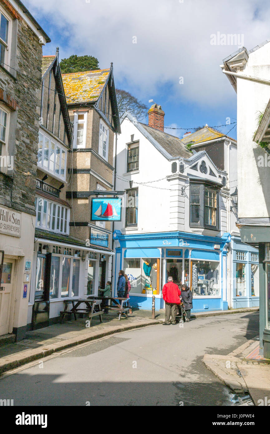 Das Lugger Hotel befindet sich in einer der engen Gassen im historischen Hafen von Fowey, Cornwall, England Stockfoto