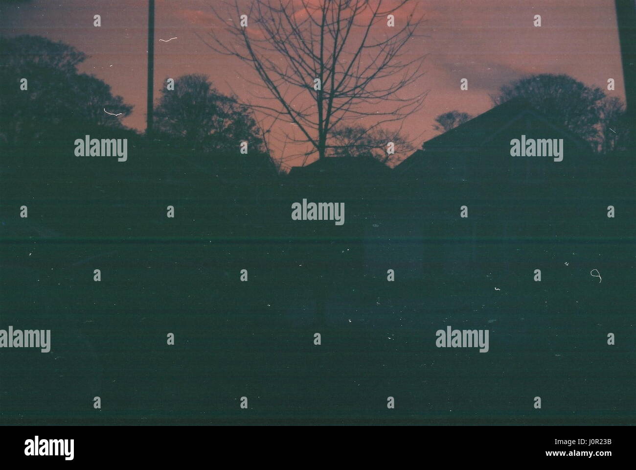 DIES IST EIN DIGITALES BILD-DATENSATZ FÜR EINEN GEFUNDENEN UNERWÜNSCHTE FOTOGRAFISCHEN PRINT GLASPLATTE VERWORFEN ODER FILM-NEGATIV ODER FARBE TRANSPARENZ UNBEKANNTER HERKUNFT WIEDERENTDECKT ERHOLT GESAMMELT UND DIGITAL ARCHIVIERT. BILD THEMA DATUM UND ORT IST DERZEIT UNBEKANNT. INFORMATIONEN KÖNNEN IN ZUKUNFT GEÄNDERT WERDEN. BILDER IN DIESER SAMMLUNG SIND NICHT MODELL ODER EIGENSCHAFT FREIGEGEBEN UND NICHT IN DAS URSPRÜNGLICHE BILD COPYRIGHT BEANSPRUCHT WIRD. FOTOGRAF UNBEKANNT/ANONYM.  QUELLE: AMELIE DIGITALE ARCHIVKOPIE © COPYRIGHT AJAXNETPHOTO/AJAXNEWS & FEATURE SERVICE. Stockfoto