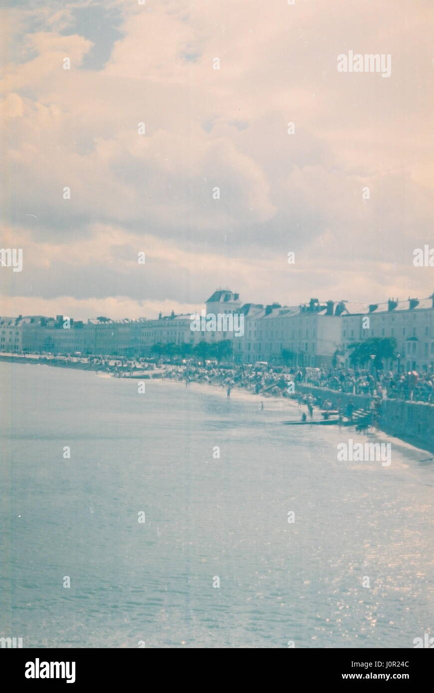 DIES IST EIN DIGITALES BILD-DATENSATZ FÜR EINEN GEFUNDENEN UNERWÜNSCHTE FOTOGRAFISCHEN PRINT GLASPLATTE VERWORFEN ODER FILM-NEGATIV ODER FARBE TRANSPARENZ UNBEKANNTER HERKUNFT WIEDERENTDECKT ERHOLT GESAMMELT UND DIGITAL ARCHIVIERT. BILD THEMA DATUM UND ORT IST DERZEIT UNBEKANNT. INFORMATIONEN KÖNNEN IN ZUKUNFT GEÄNDERT WERDEN. BILDER IN DIESER SAMMLUNG SIND NICHT MODELL ODER EIGENSCHAFT FREIGEGEBEN UND NICHT IN DAS URSPRÜNGLICHE BILD COPYRIGHT BEANSPRUCHT WIRD. FOTOGRAF UNBEKANNT/ANONYM.  QUELLE: AMELIE DIGITALE ARCHIVKOPIE © COPYRIGHT AJAXNETPHOTO/AJAXNEWS & FEATURE SERVICE. Stockfoto