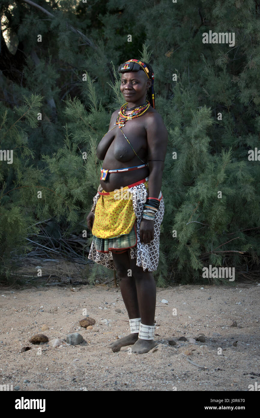 Zemba Frau posiert für ein Foto. Stockfoto