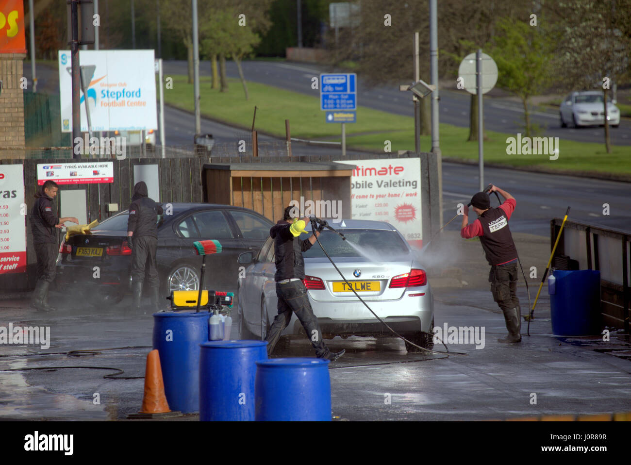 Auto-Schaum waschen valeting Strom Schläuche Arbeitnehmer Stockfoto