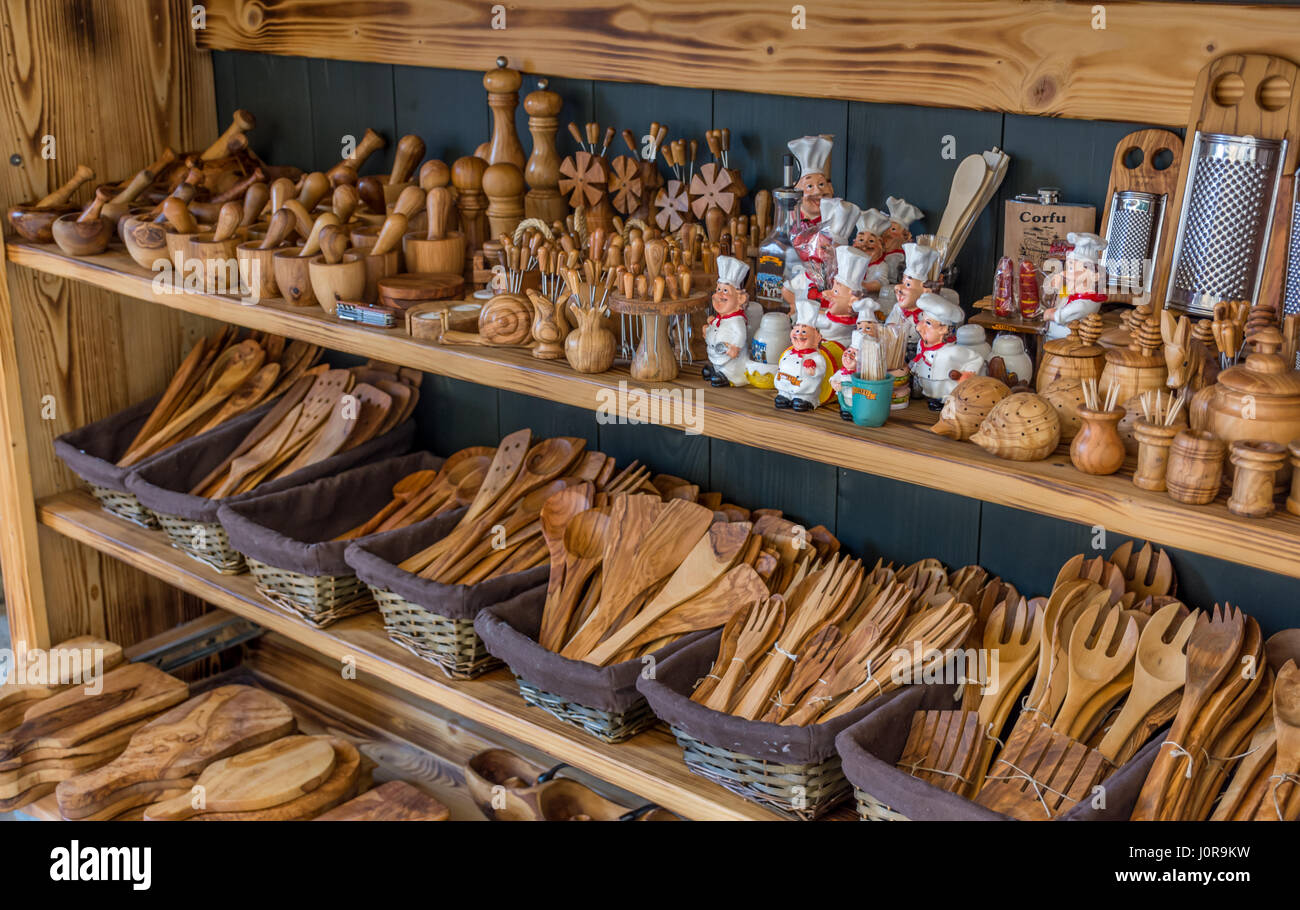 Holz- Ornamente hand von Ölbaumholz, traditionelle Handwerkskunst der Insel Korfu Griechenland Stockfoto