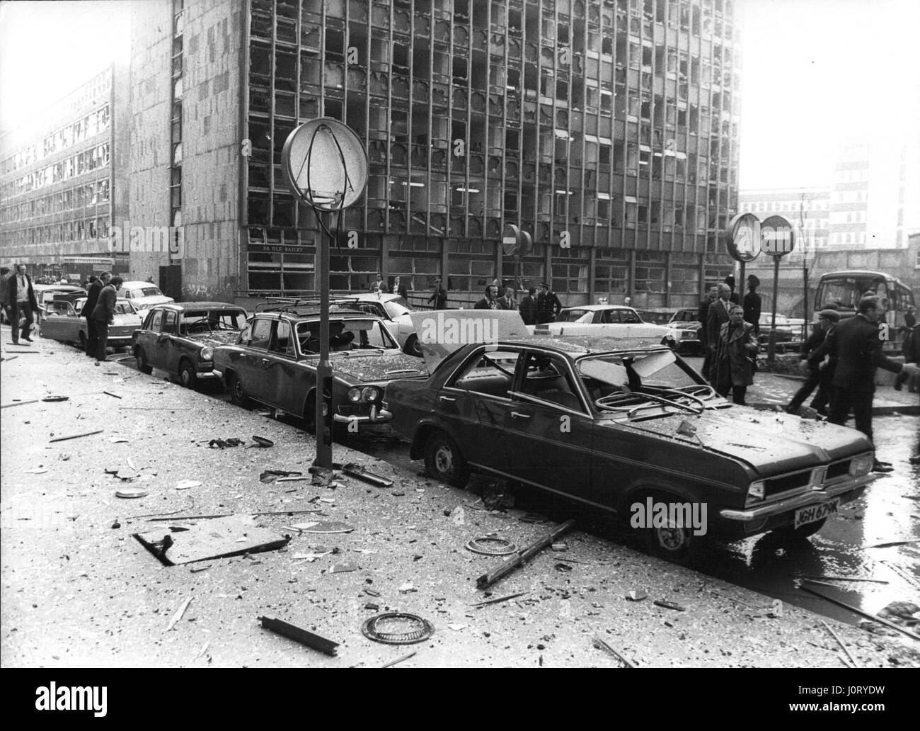 3. März 1973 - Explosion außerhalb old Bailey: Foto zeigt die Ansicht der zerstörten Autos und Fenstern eines Gebäudes gegenüber der Old Bailey nach diesem Nachmittag Explosion. (Kredit-Bild: © Keystone Presseagentur/Keystone USA über ZUMAPRESS.com) Stockfoto