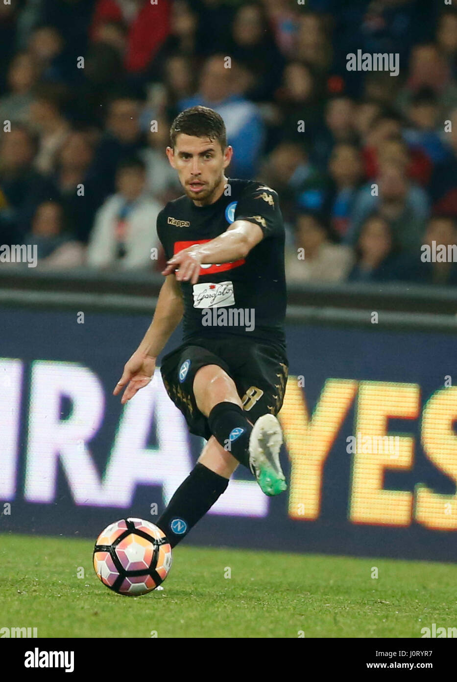 Neapel, Italien. 15. April 2017. Jorginho in der italienischen Serie ein Fußballspiel zwischen SSC Napoli und Udinese im Stadion San Paolo in Neapel Italien, 15. April 2017 Credit: Agnfoto/Alamy Live-Nachrichten Stockfoto