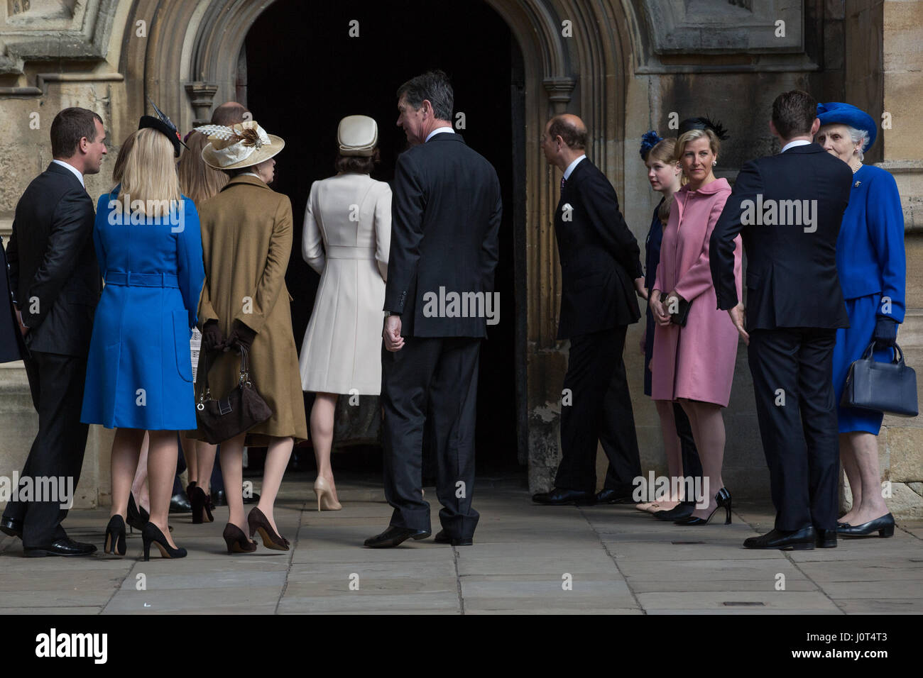 Windsor, UK. 16. April 2017. Mitglieder der königlichen Familie folgen Sie die Königin in St. George Chapel in Windsor Castle für den Ostersonntag-Service. Bildnachweis: Mark Kerrison/Alamy Live-Nachrichten Stockfoto