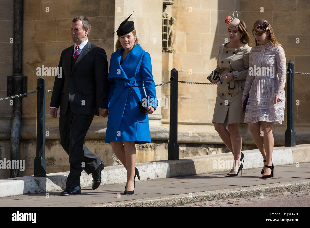Windsor, UK. 16. April 2017. Peter und Autumn Phillips und Prinzessinnen Eugenie und Beatrice ankommen, um den Ostersonntag Service an Str. Georges Kapelle in Windsor Castle zu besuchen. Bildnachweis: Mark Kerrison/Alamy Live-Nachrichten Stockfoto