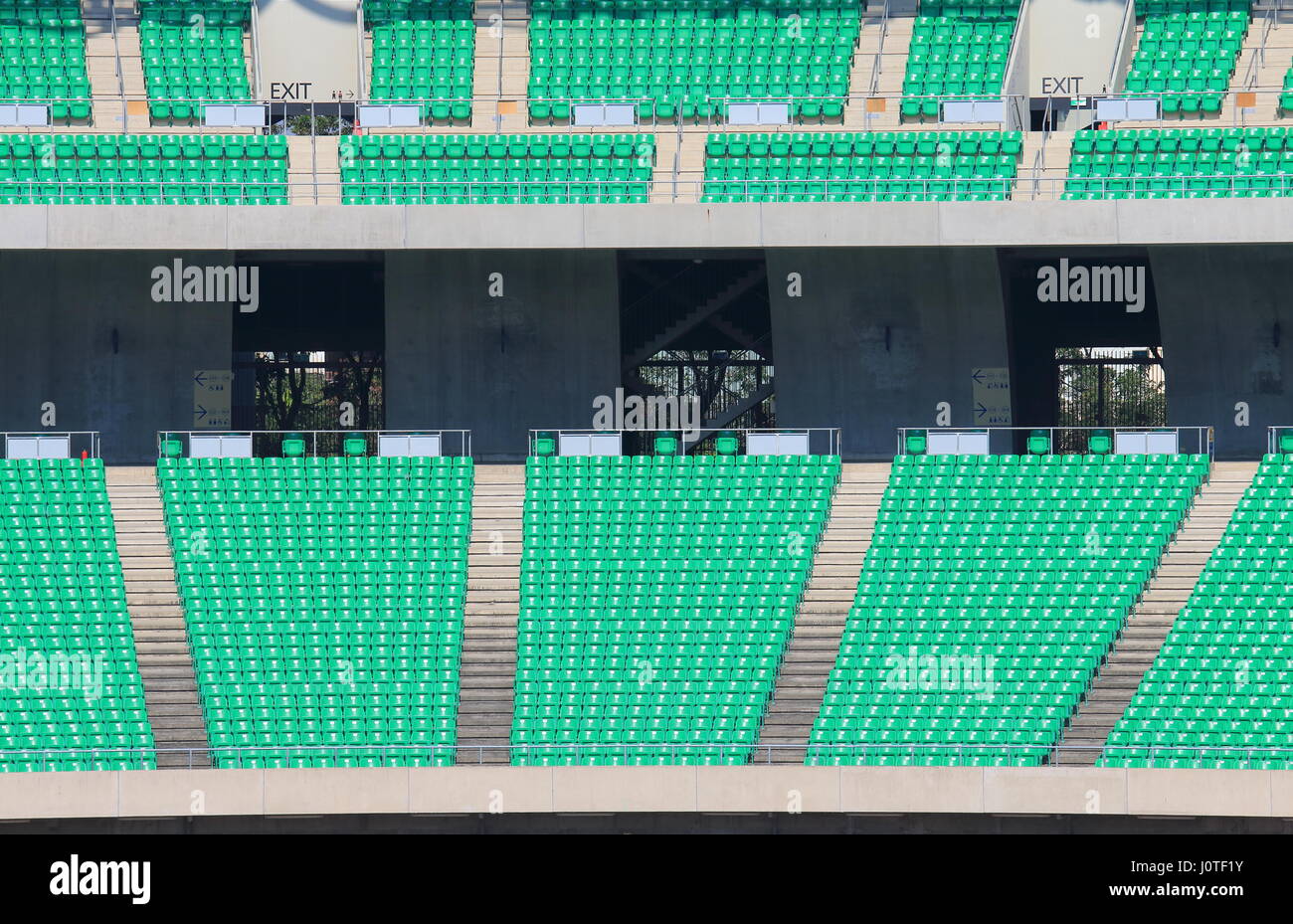 Grüne Plätze am Sportstadion Stockfoto