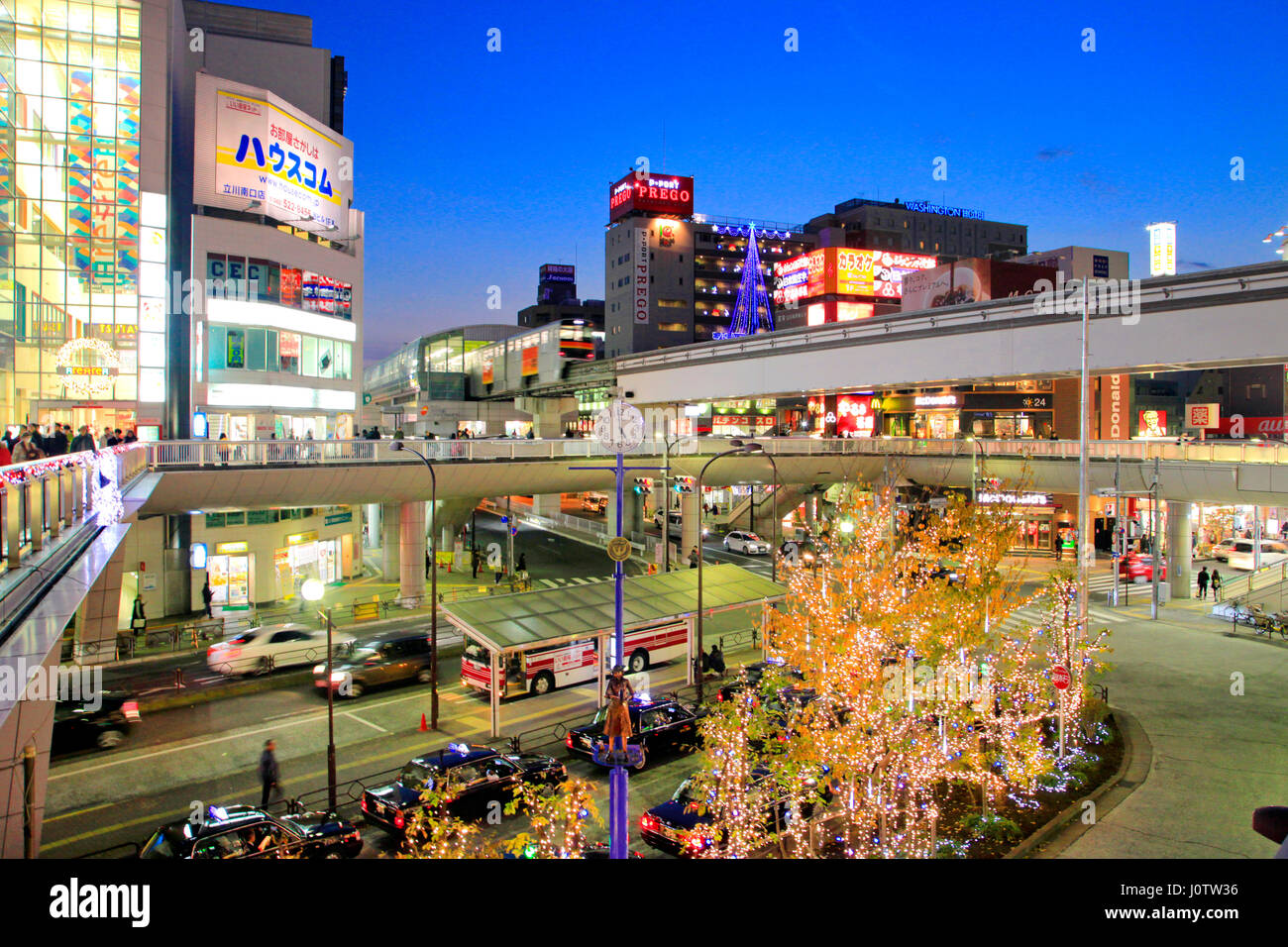 Tama Monorail tachikawa-Minami-Station in der Nacht in tachikawa Stadt Western Tokyo Japan Stockfoto
